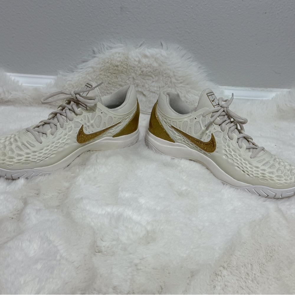 Nike Air Zoom Cage 3 Sneakers Cream and Gold Glitter Athletic Shoes, Size 10 - Picture 4 of 11